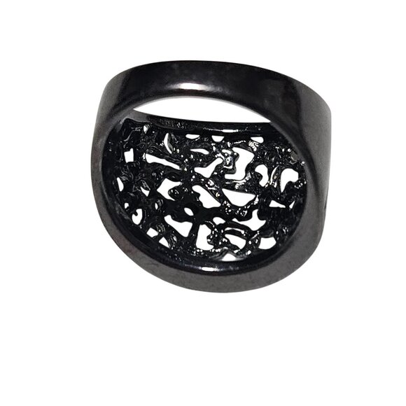 Openwork Black Stainless Steel Fashion Ring Size 7.5 Statement Jewelry Women - Picture 2 of 3